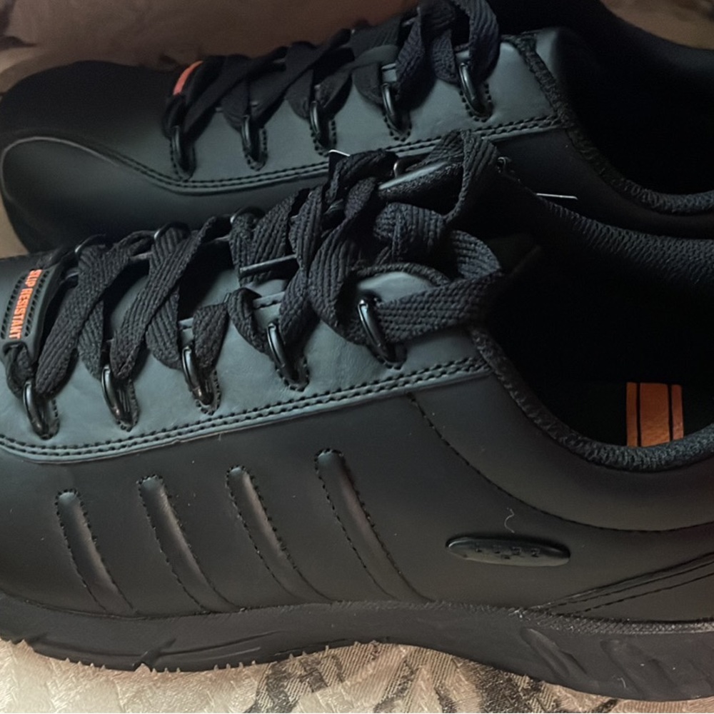 LUGZ MEN SLIP RESISTANT SNEAKERS